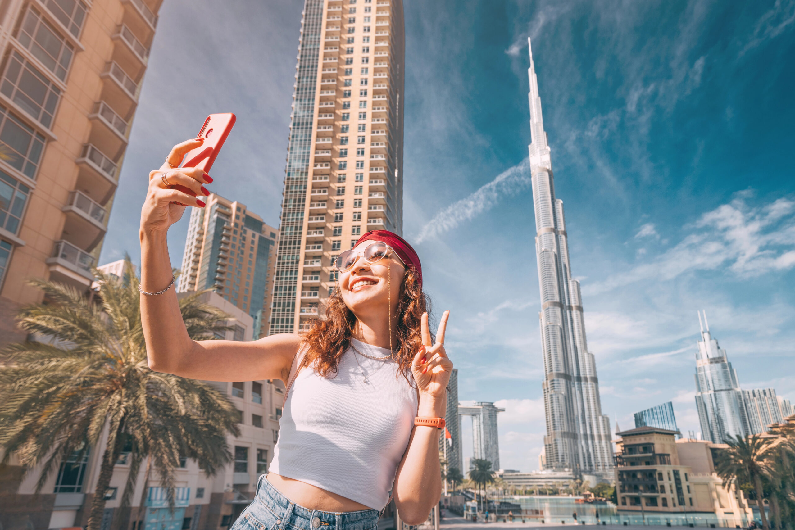 Le Nuove Regole per gli Influencer a Dubai: La Guida Completa per Operare Legalmente nel 2025
